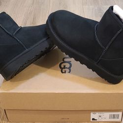 Classic Mini UGG Boots Size 6/7 And 8 For Women