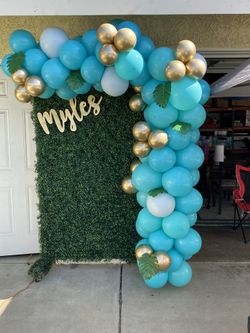 4x6 Hedge Wall, Garlands, Wooden Signs