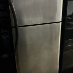18 Cubic Ft Frigidaire Refrigerator 