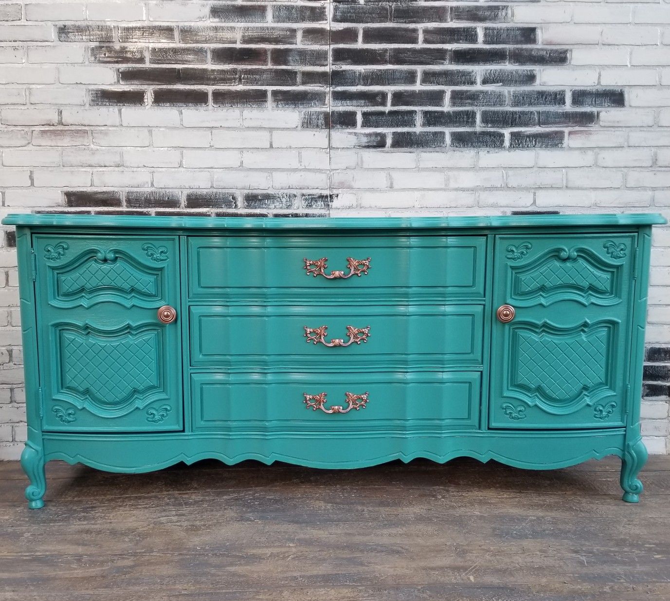 French provincial/shabby chic. Dresser 9 drawers. Turquoise blue