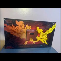 Team Rocket’s Moltres ex Premium Collection