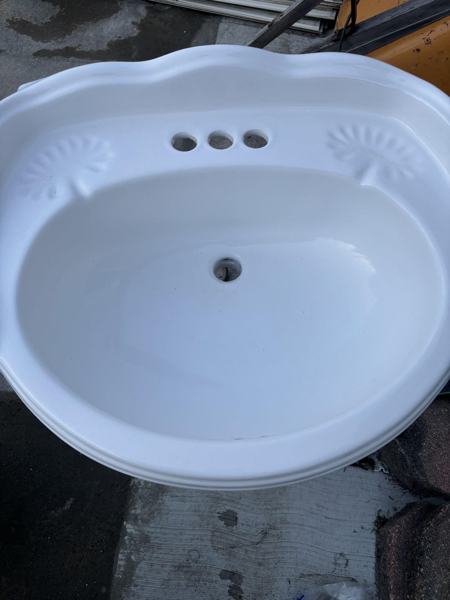 Bathroom Pedestal Sink Like New