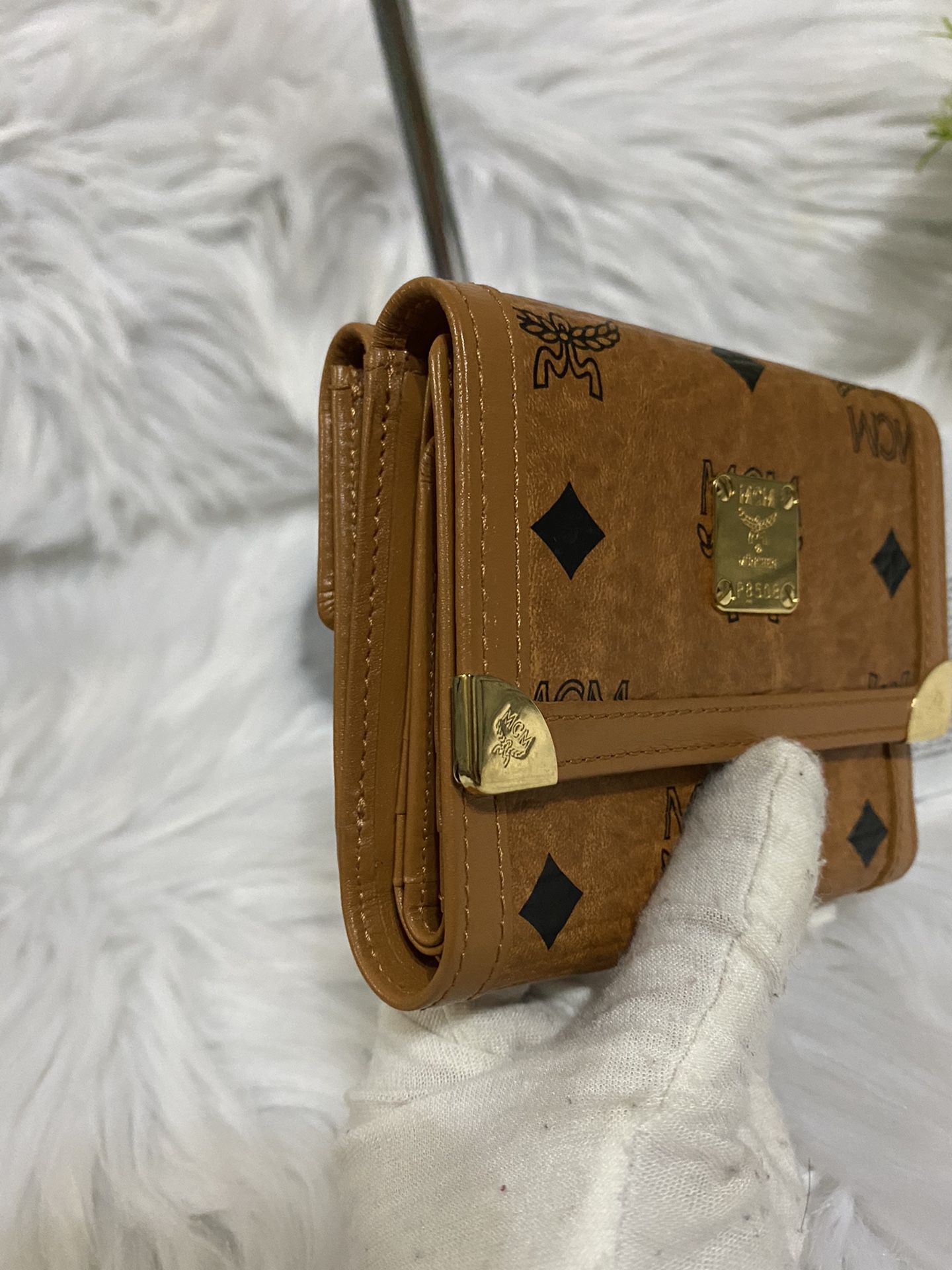 AUTHENTIC MCM Wallet On Chain W/box + Dust Bag for Sale in Houston, TX -  OfferUp