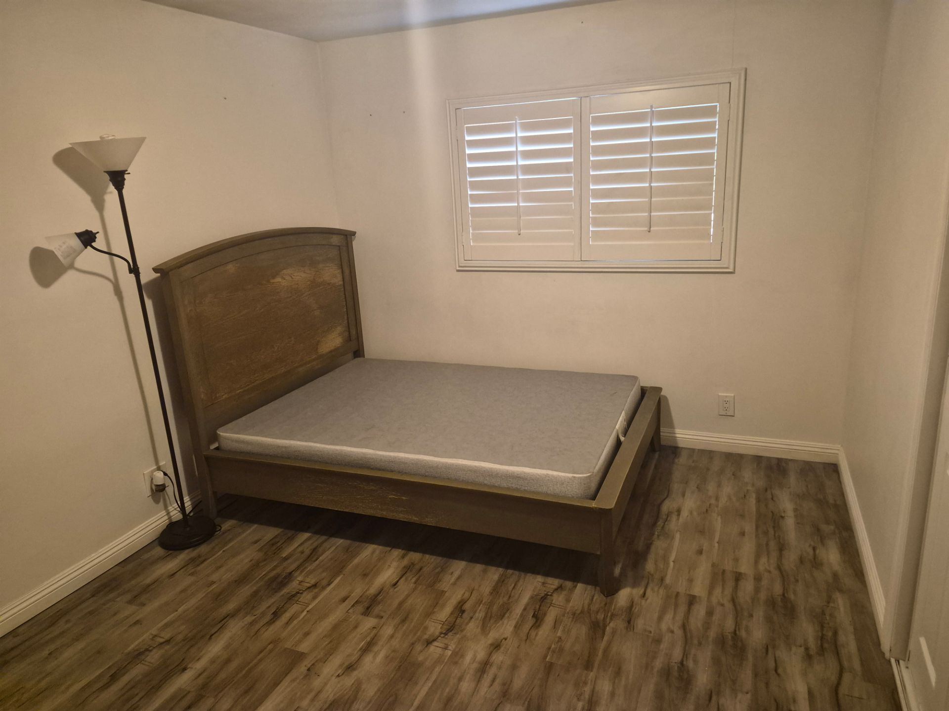 Bed frame ( full )