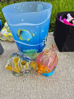 Fish bathroom trash can