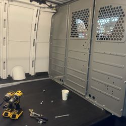 Van Partition, Equipment 