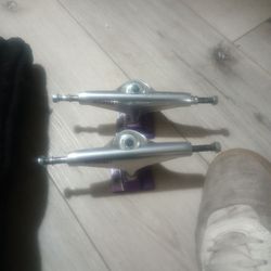 Skateboard trucks