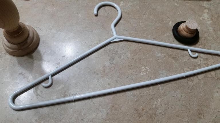 New Set Of 10 Adult Heavy Duty Clothes Hangers