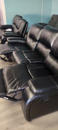 New 2 pc reclining sofa and loveseat on sale now don't miss