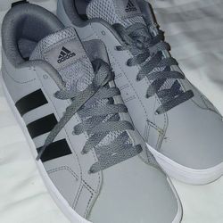 Adidas VS Pace 2.0 sneakers. 