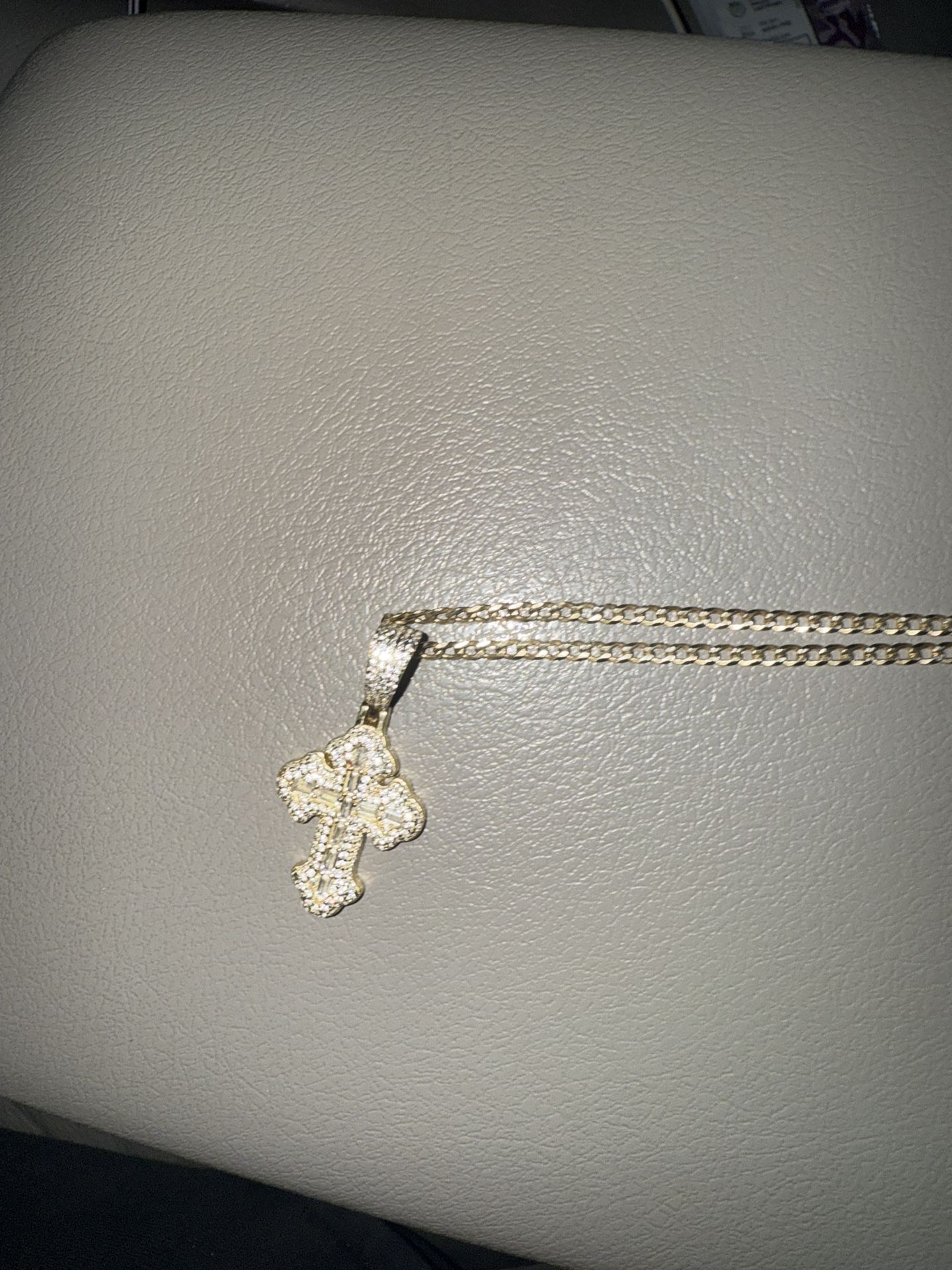 π₯ 10K real gold chain + iced-out cross pendant π₯ 12.82 grams total weight β tested & stamped Clean shine, no damage $400 OBO π° cash or trade