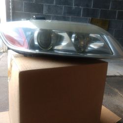 Audi Q7 left head light