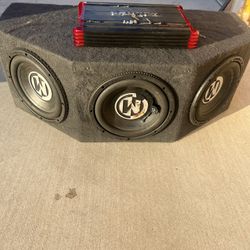 3 10 inch speakers 1 has a small tear but still work good beats hard got a crunch amp with it 1000w Memphis Speakers