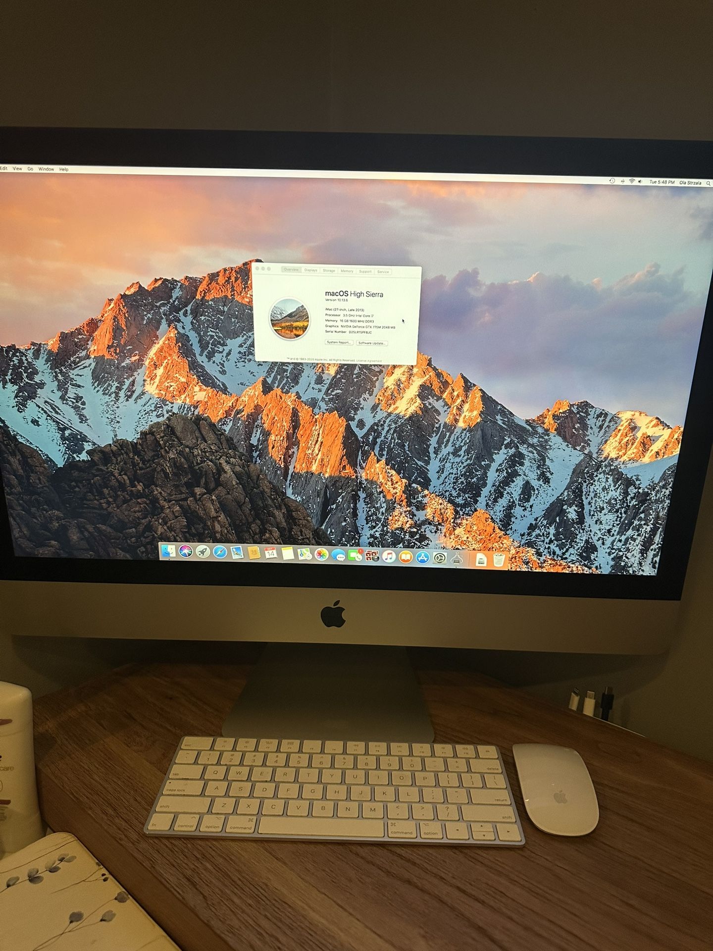 Late 2013 iMac with wireless keyboard and mouse
