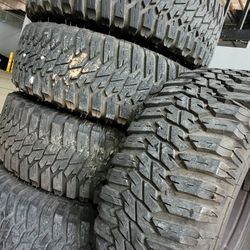 5 Wheels And Tires Terrain 285 70 17 Jeeps Yj Tj With Spacers 