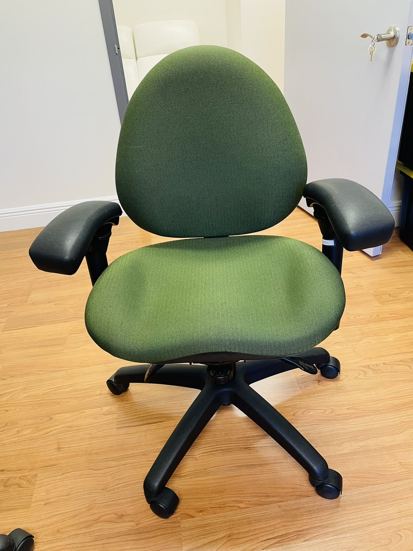 Superb ergoGENESIS One BodyBilt. The Absolute Best Office Chair for