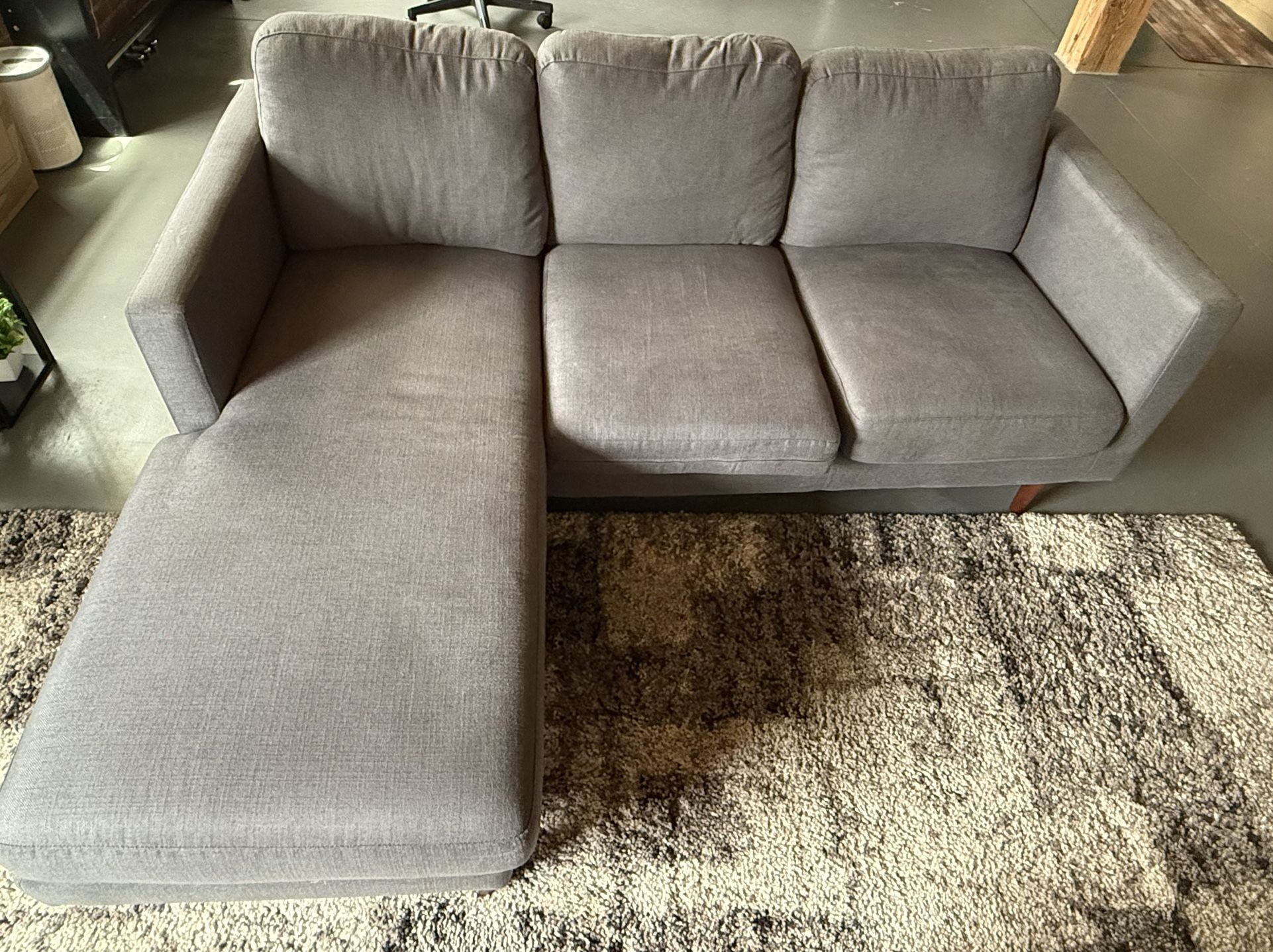 🛋️ Premium Gray Sectional Couch – Clean & Comfy!