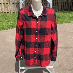 Like new women’s Old Navy buffalo plaid Classic Shirt, size medium