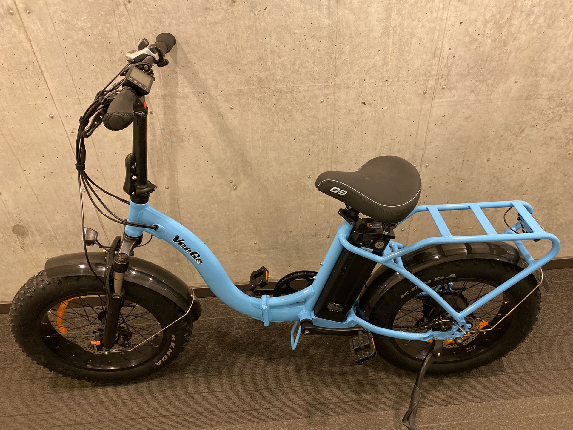 VeeGo Fat Tire electric bike that folds in half