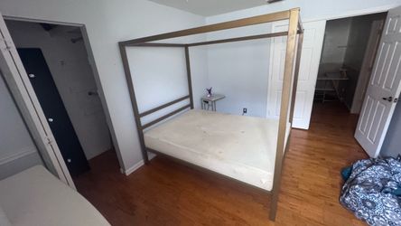 Fullsize Canopy Bed Frame with Mattress