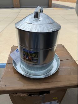 FARM-TUFF Galvanized Poultry Waterer, 5 Gallon Capacity - Double-Wall Poultry Fountain