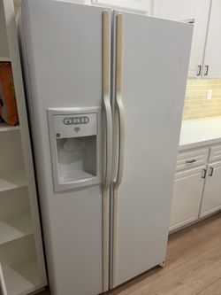 GE Side-by-Side Refrigerator – $150 – Quick Sale!