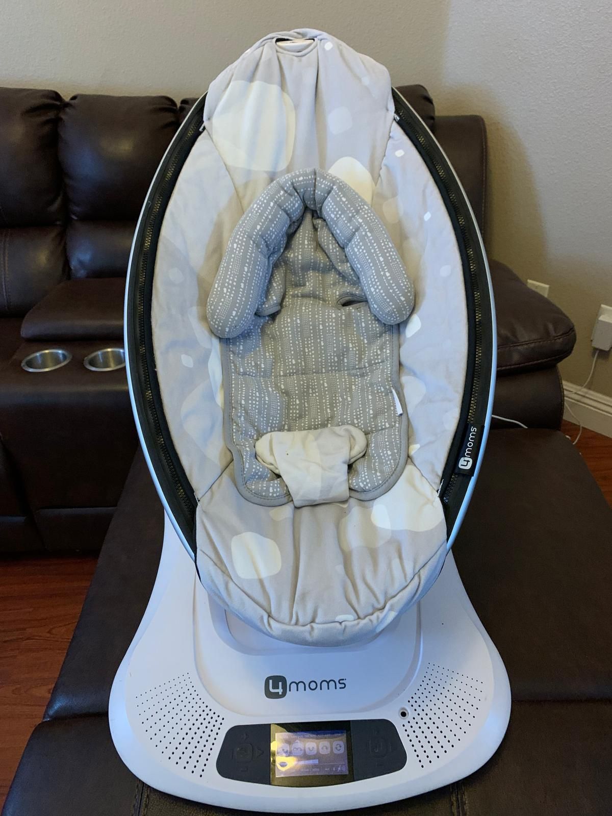 4moms MamaRoo Multi-Motion Bluetooth Baby Rocker with 5 Unique Motions 