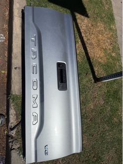 2021 Toyota Tacoma tailgate