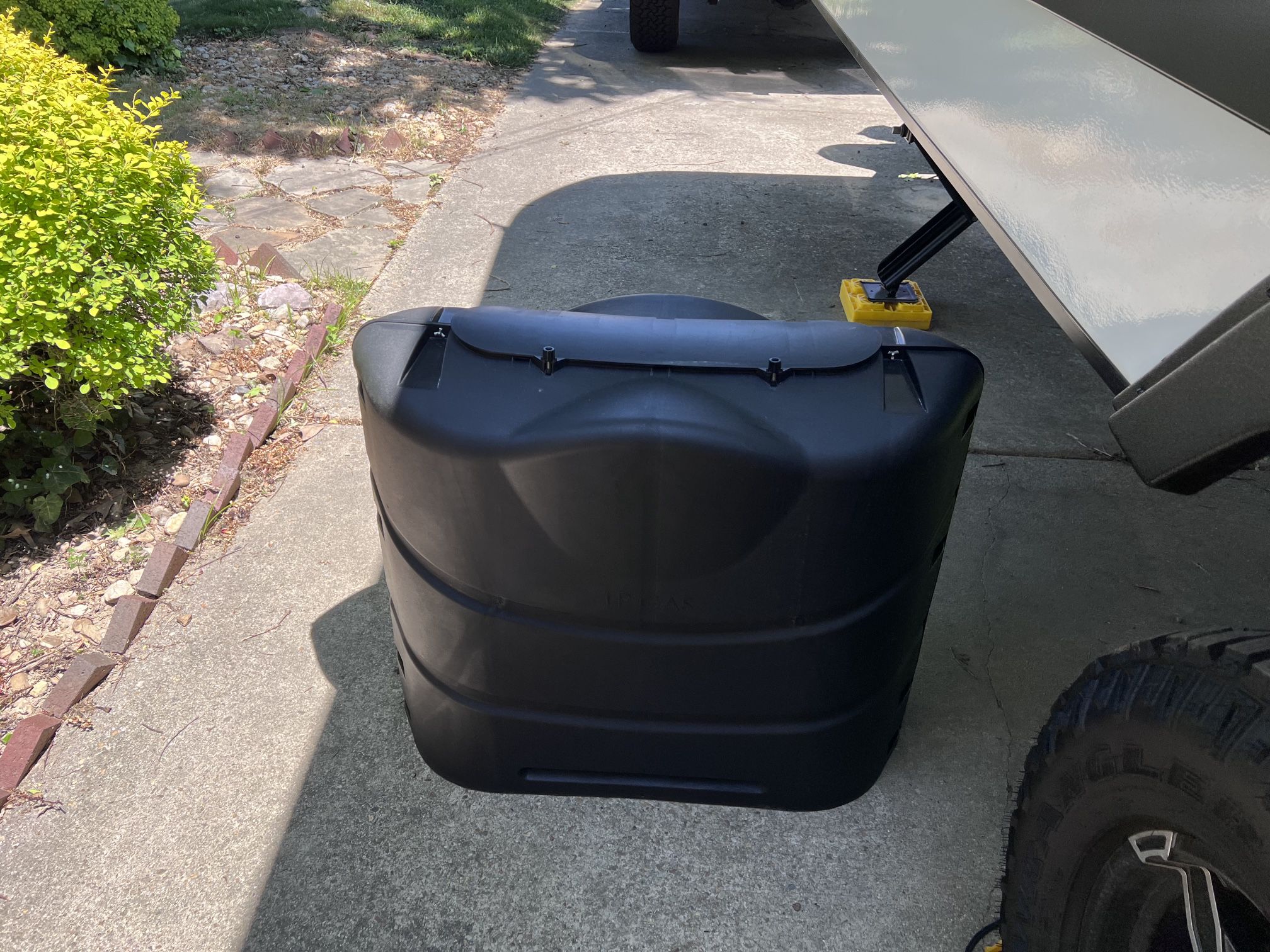 LP GAS 30 LBS. COVER FOR RV