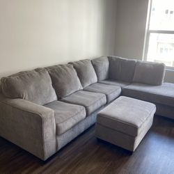 Gray Sectional Couch w/ Ottoman