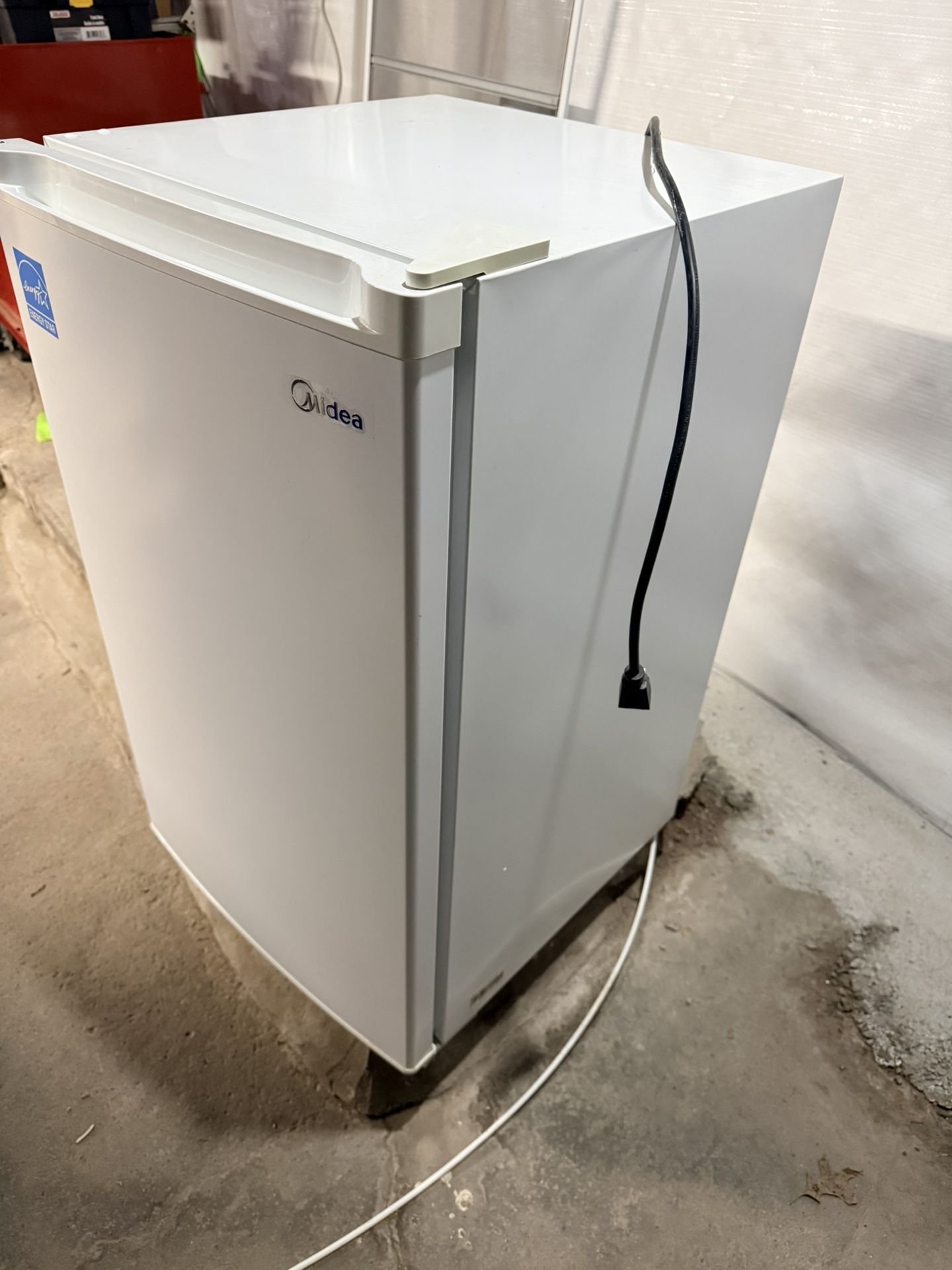 Midea 3 Cu Feet Upright Freezer