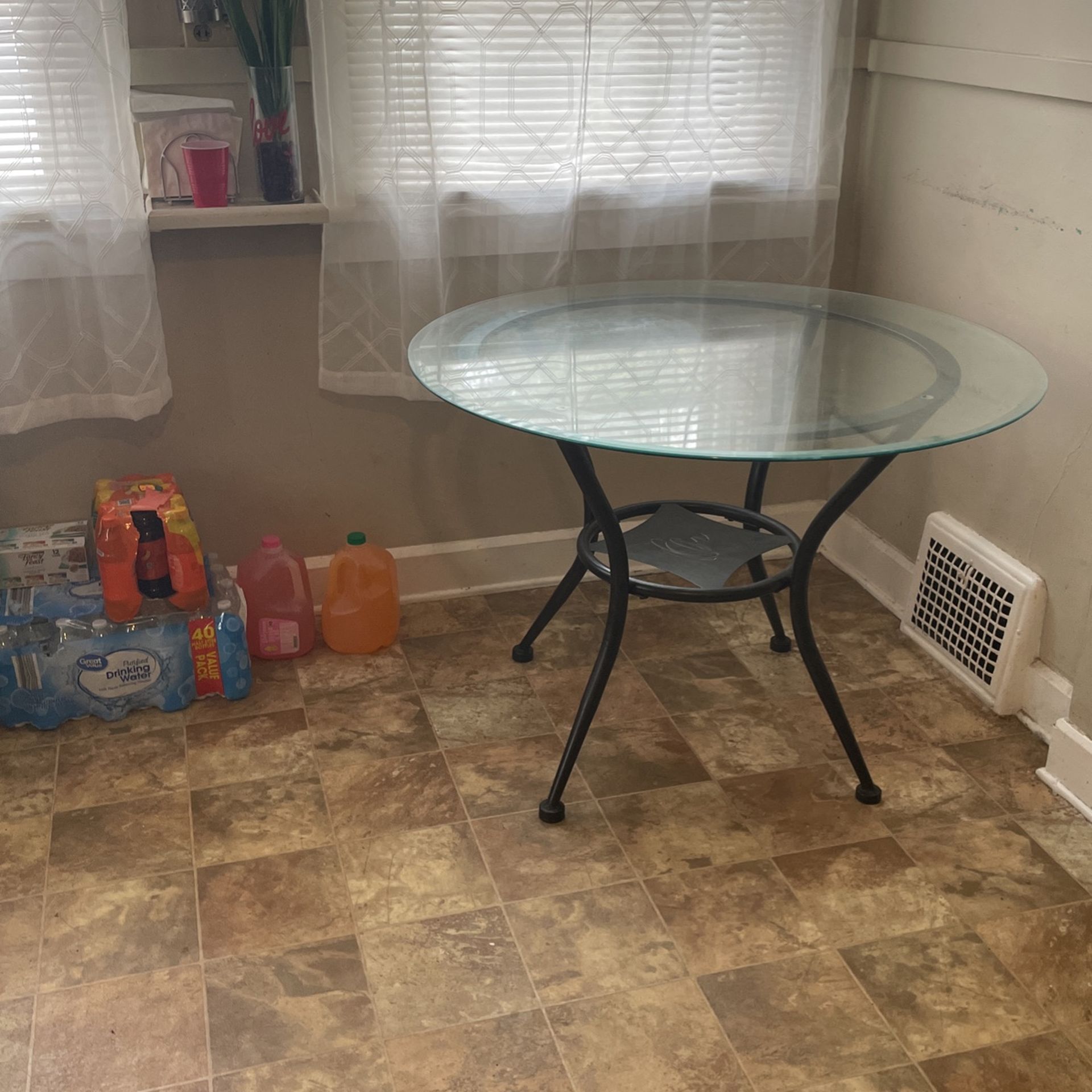 Kitchen Table For Sale for Sale in Cleveland, OH OfferUp