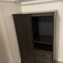 Standing Dresser 