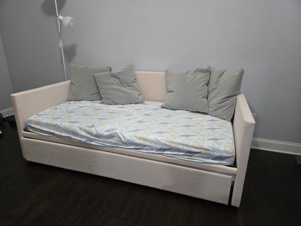 Beds & Headboards / Beds / SKU: W111813074
Horta Twin Size Daybed with Extended Pop U Trundle