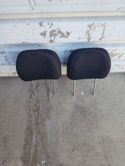 2 piece car headrest set new
