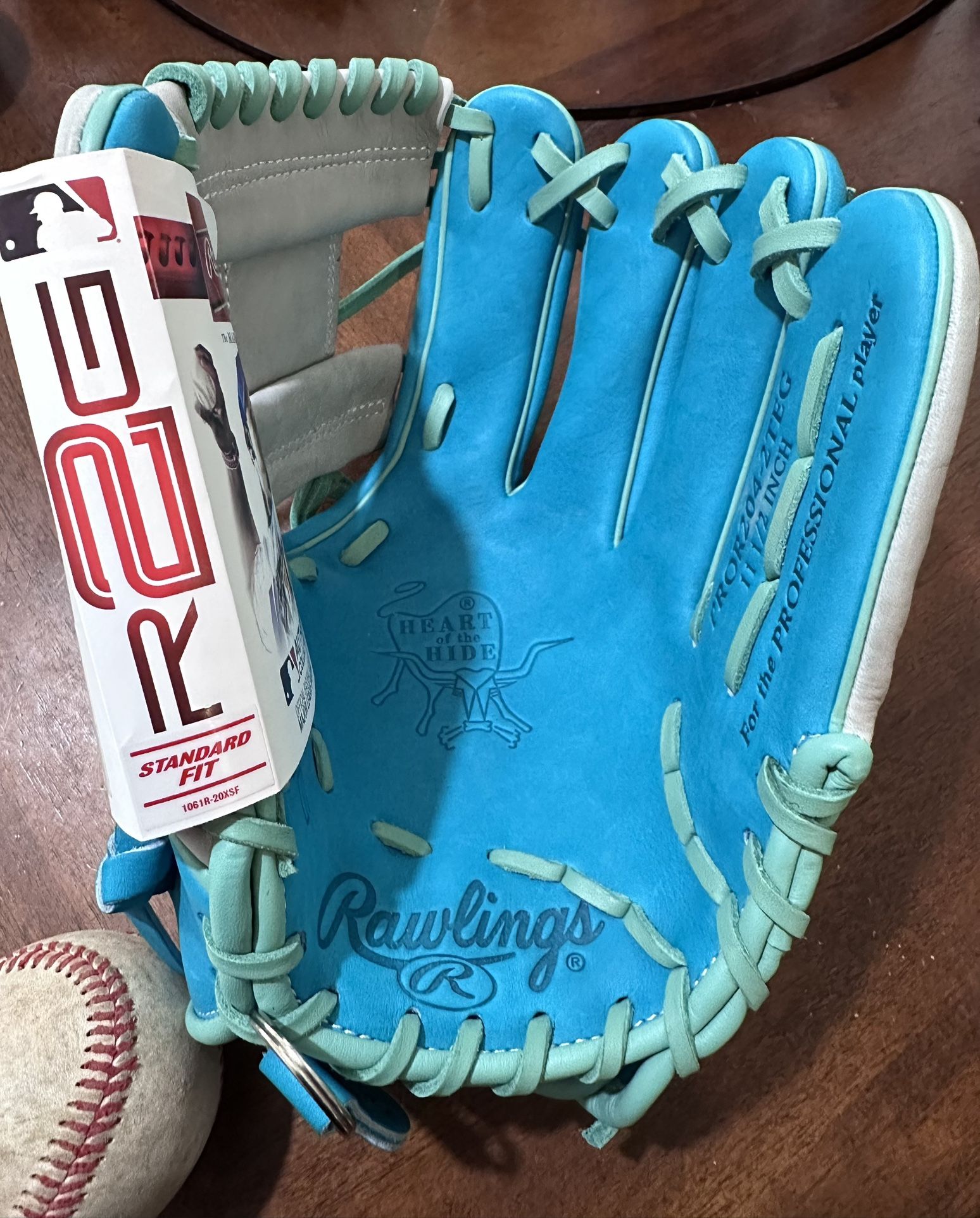Rawlings Heart Of The Hide!  Brand New!!!  R2G 11.5” Right-hand Pro Baseball Glove!!!