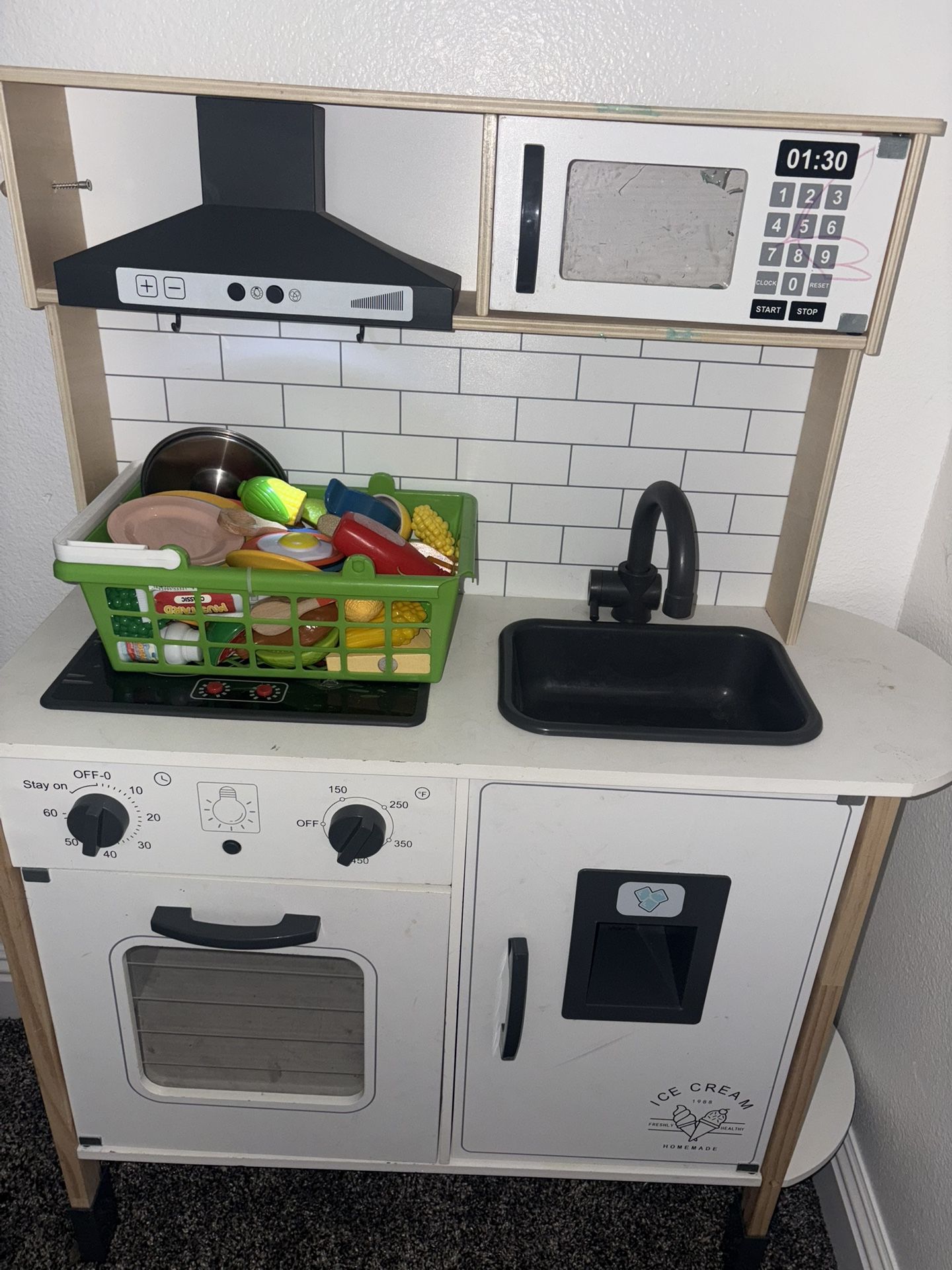 Play Kitchen 