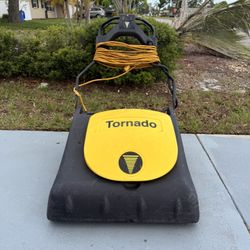 Tornado Wide Area Vacuum