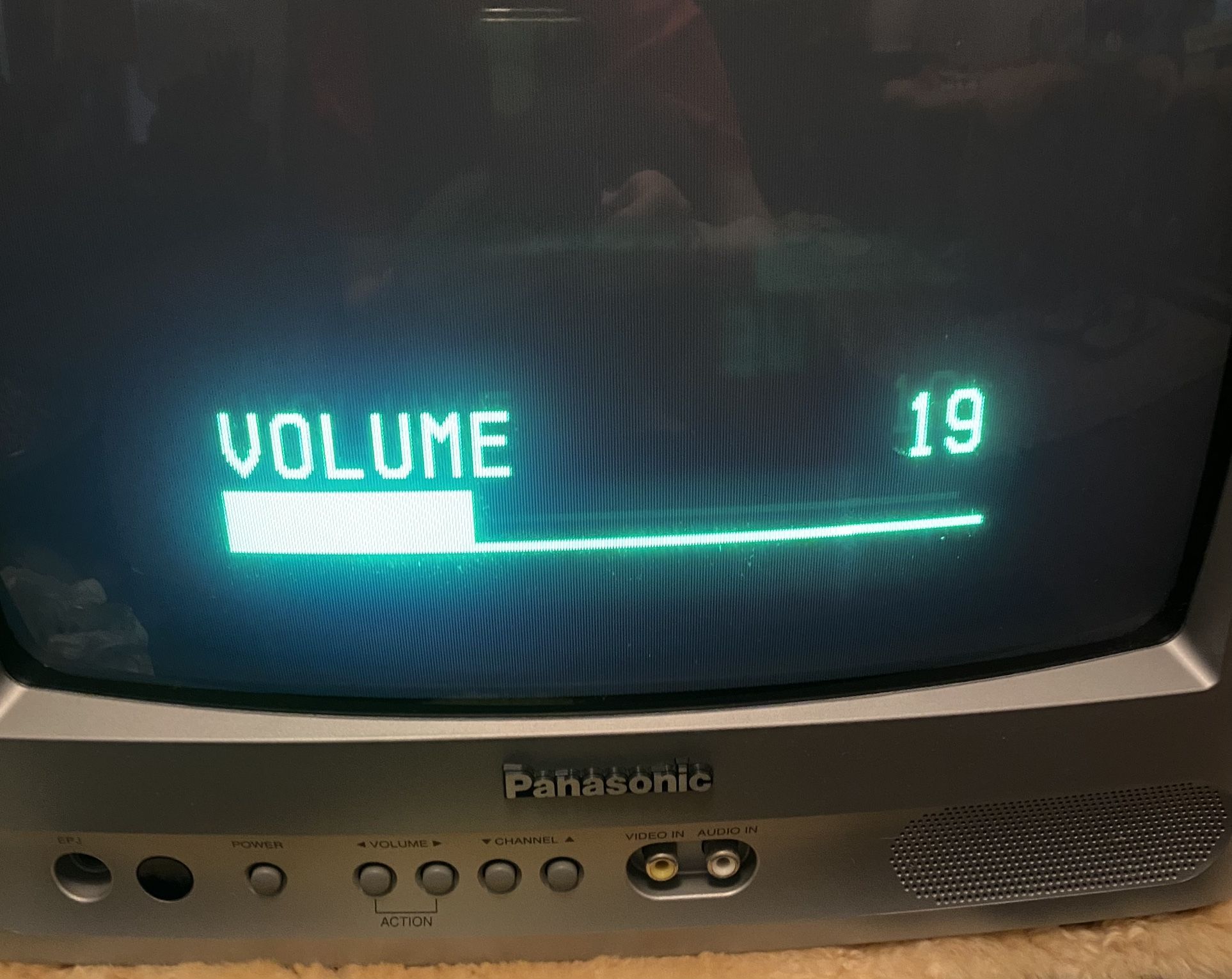 PANASONIC TELEVISION SET 2003 COLOR 13