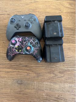 2 Xbox controllers and two charger blocks