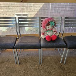 4 sillas metalicas pesadas $12.50 EACH/ cada una PRECIO FIRME 