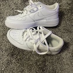 Air Forces size 7 Big Kids 