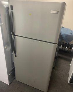 Good Frigidaire Refrigerator - GREAT condition!