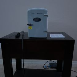 Mini fridge 