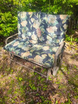 Prices firm.. cute garden gliding bench