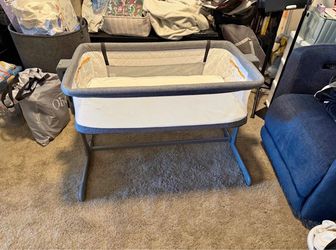 Delta Children Close2Me Bedside Baby Bassinet Sleeper with Breathable Mesh and Adjustable Heights - Lightweight Portable Crib, Grey