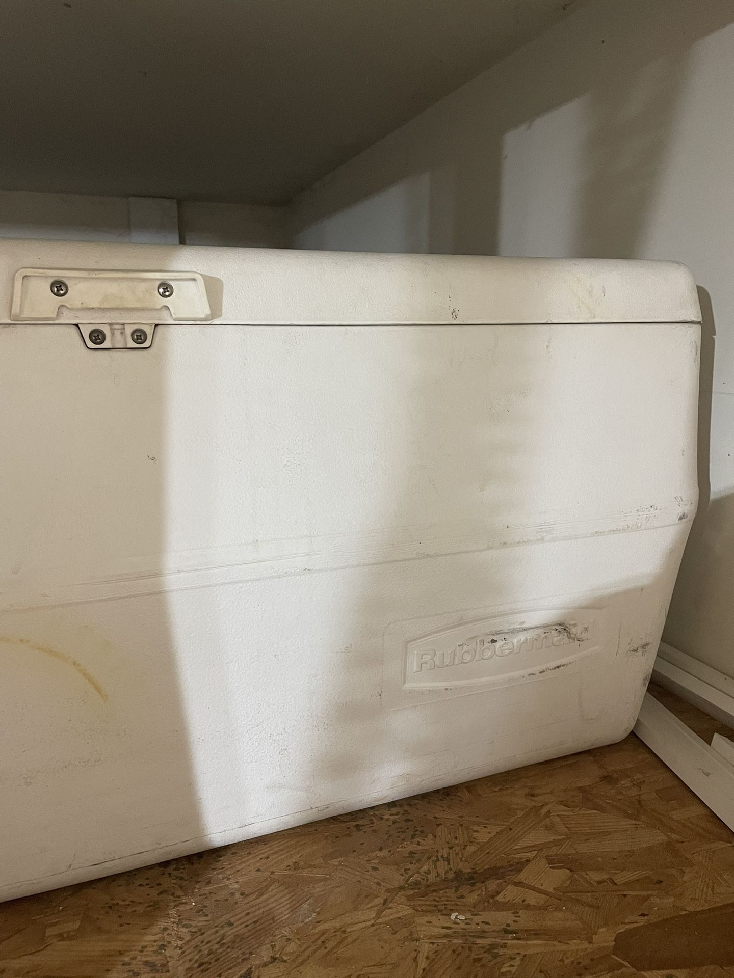 150 Quart fishing Cooler