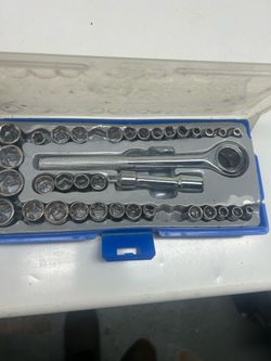 Ratchet and 32 sockets