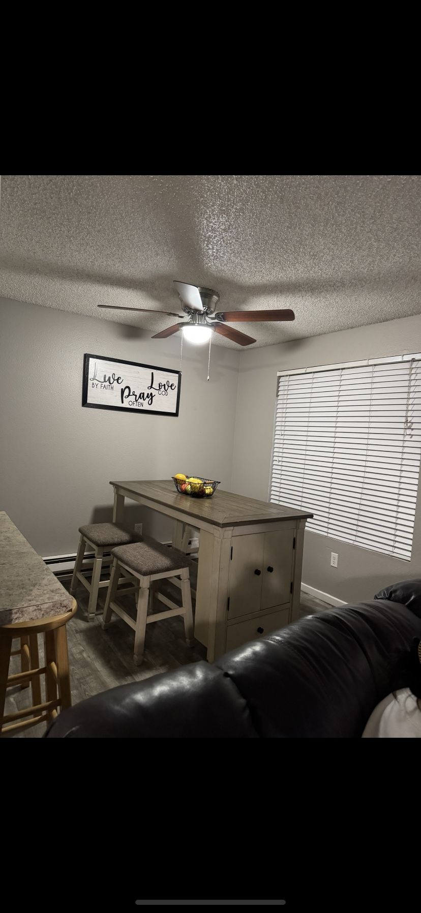 Dinning Table With 4 Stools 