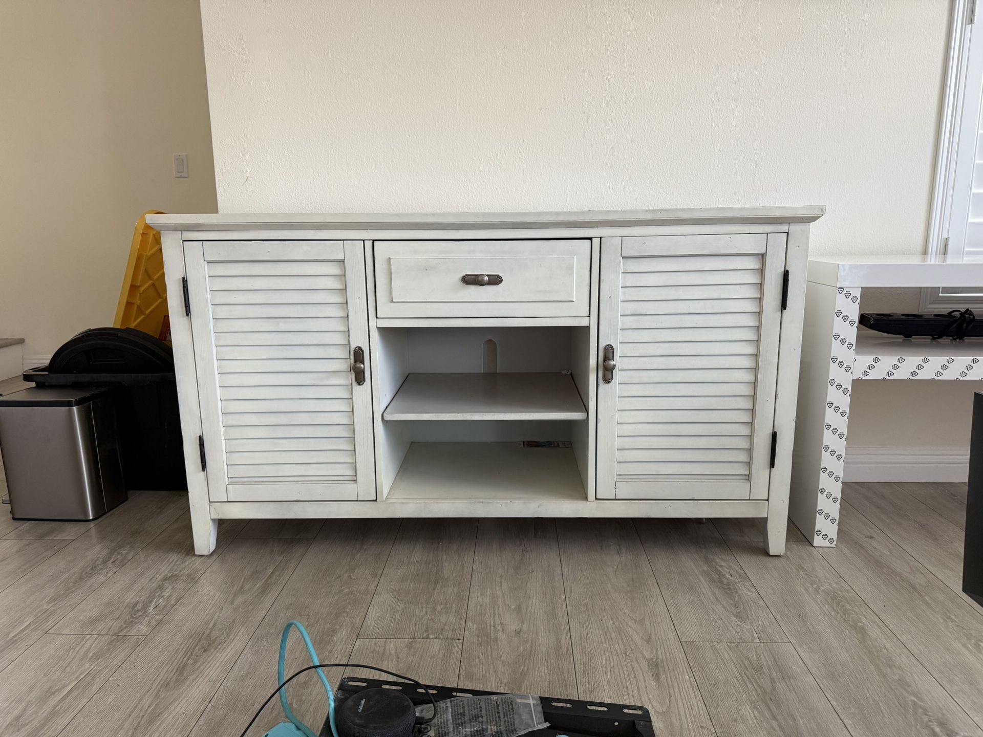 Console Or entry Table 